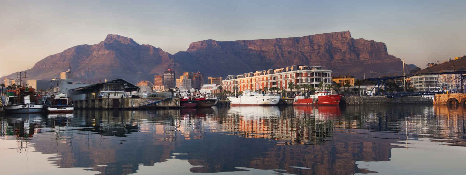 Le Waterfront et la montagne de la Table, Le Cap, Afrique du Sud