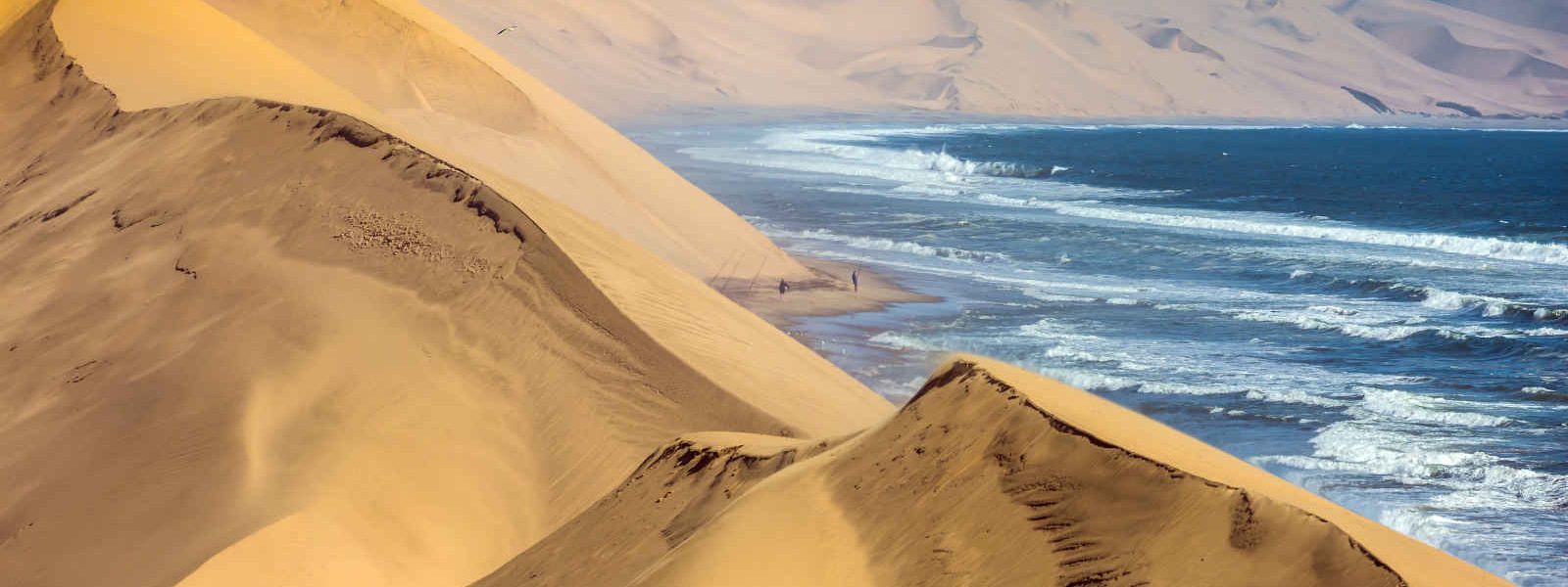 Dunes et mer, Walvis Bay, Namibie