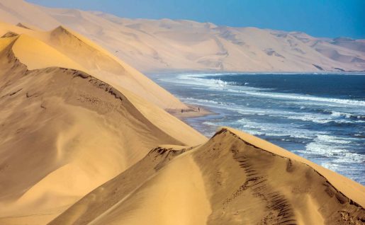 Dunes et mer, Walvis Bay, Namibie