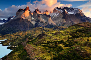 Lever de soleil dans les montagne, Torres Del Paine, Chili