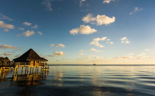 Pilotis à Rangiroa, Polynésie française