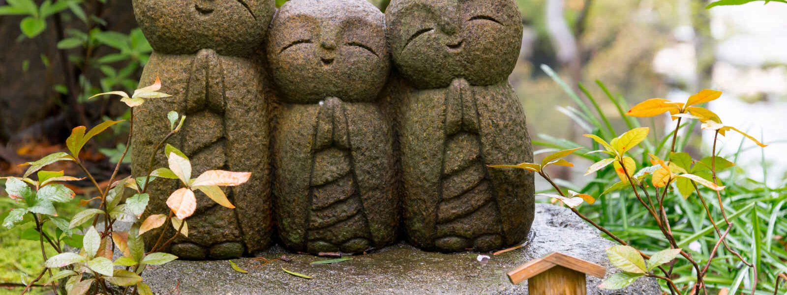 Jizos, Temple de hasedera, Kamakura, Japon