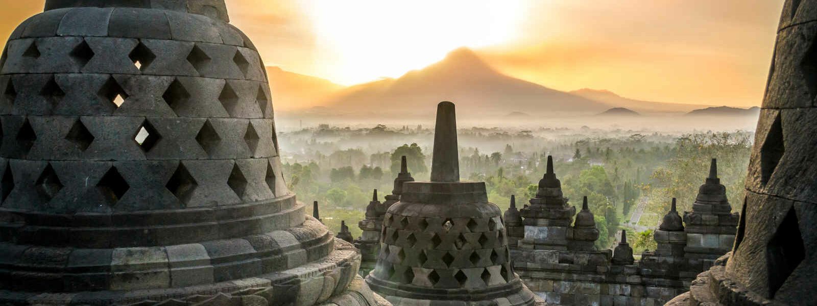 Lever de soleil au temple de Borobudur