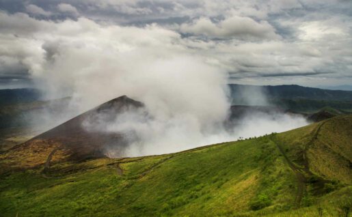 Cratère fumant du volcan Masaya, Nicaragua