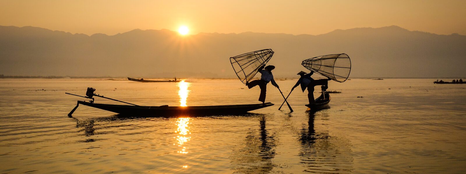 Technique de pêche par deux pêcheurs