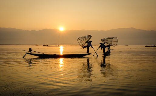 Technique de pêche par deux pêcheurs