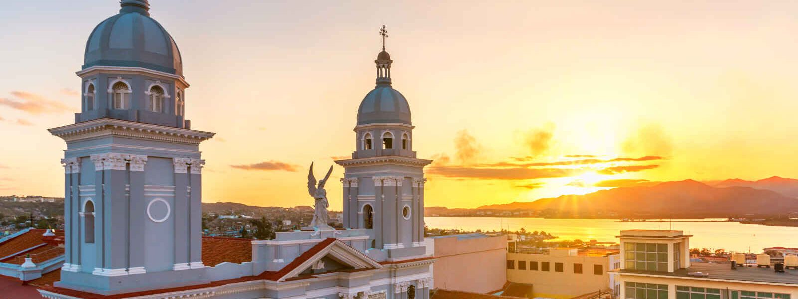 Cathédrale et baie, Santiago de Cuba, Cuba