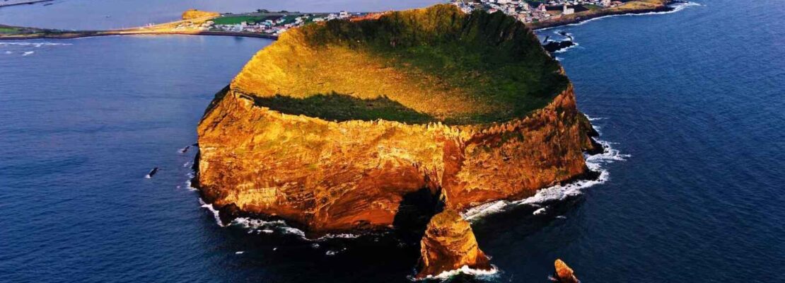 Le pic du soleil levant Seongsan, Ile de Jeju, Corée du sud