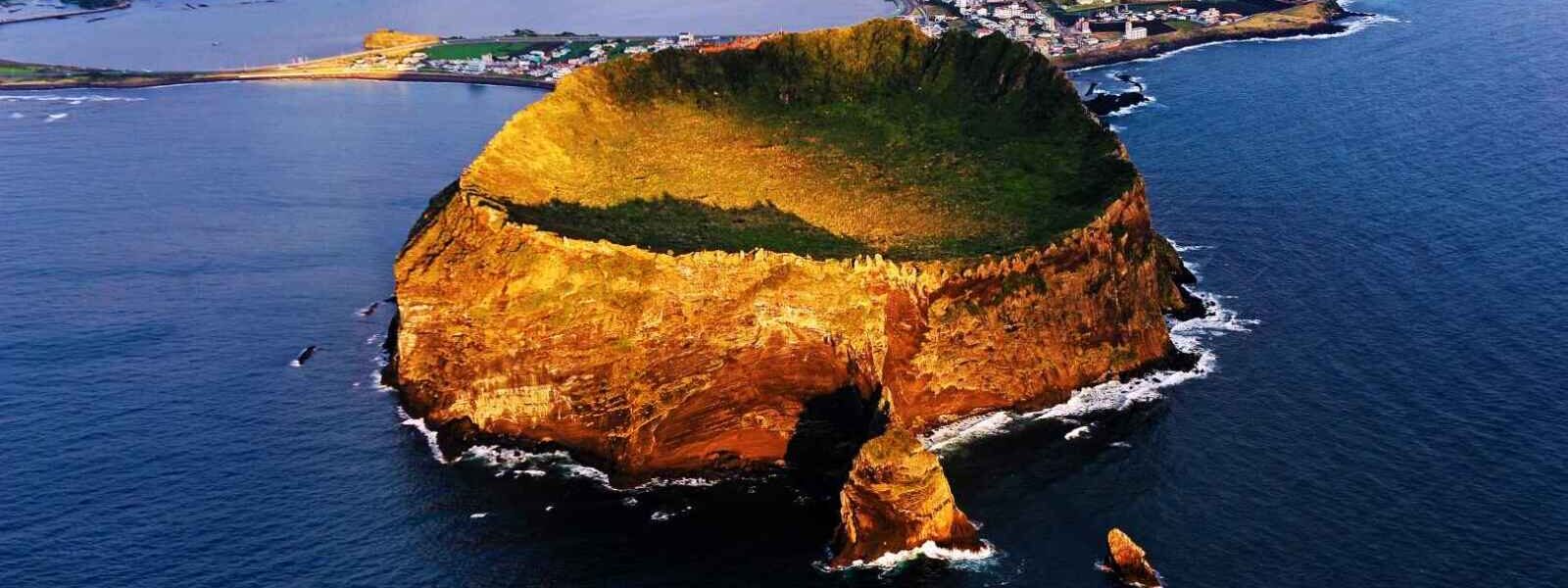 Le pic du soleil levant Seongsan, Ile de Jeju, Corée du sud