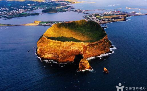 Le pic du soleil levant Seongsan, Ile de Jeju, Corée du sud