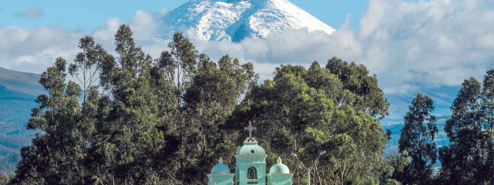 Volcan Cotopaxi et église San Jaloma, Équateur