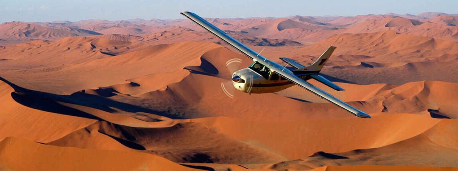 Envol sur les dunes de Sossuvlei, Namibie