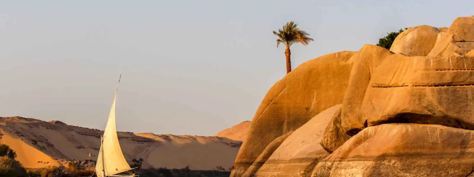 Voilier sur le Nil au coucher du soleil, Égypte