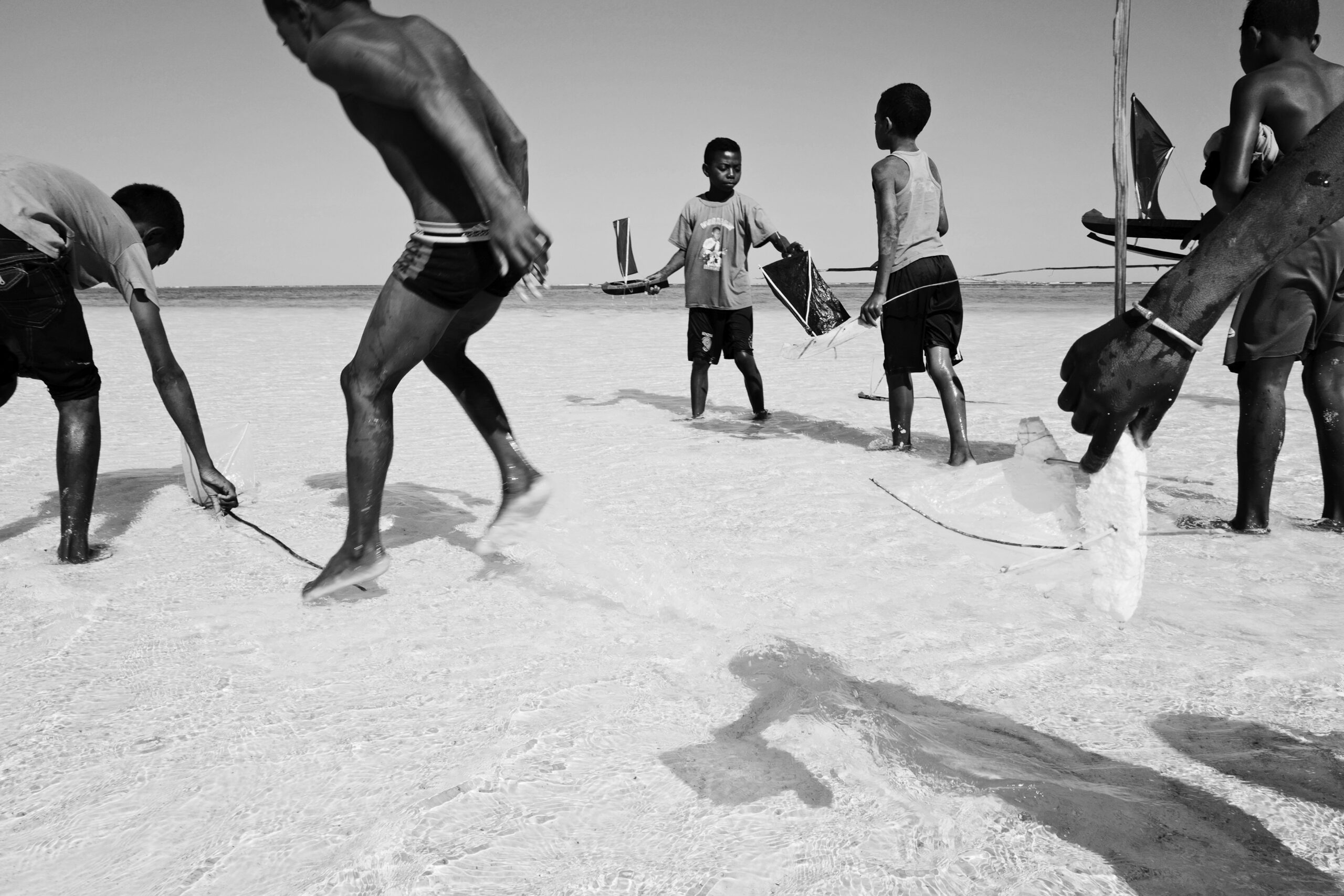 enfants plage madagascar