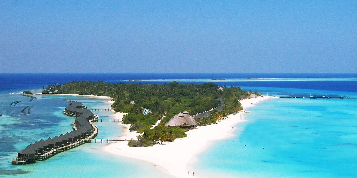 Vue aérienne, hôtel Kuredu Island Resort, atoll de Lhaviyani, Maldives