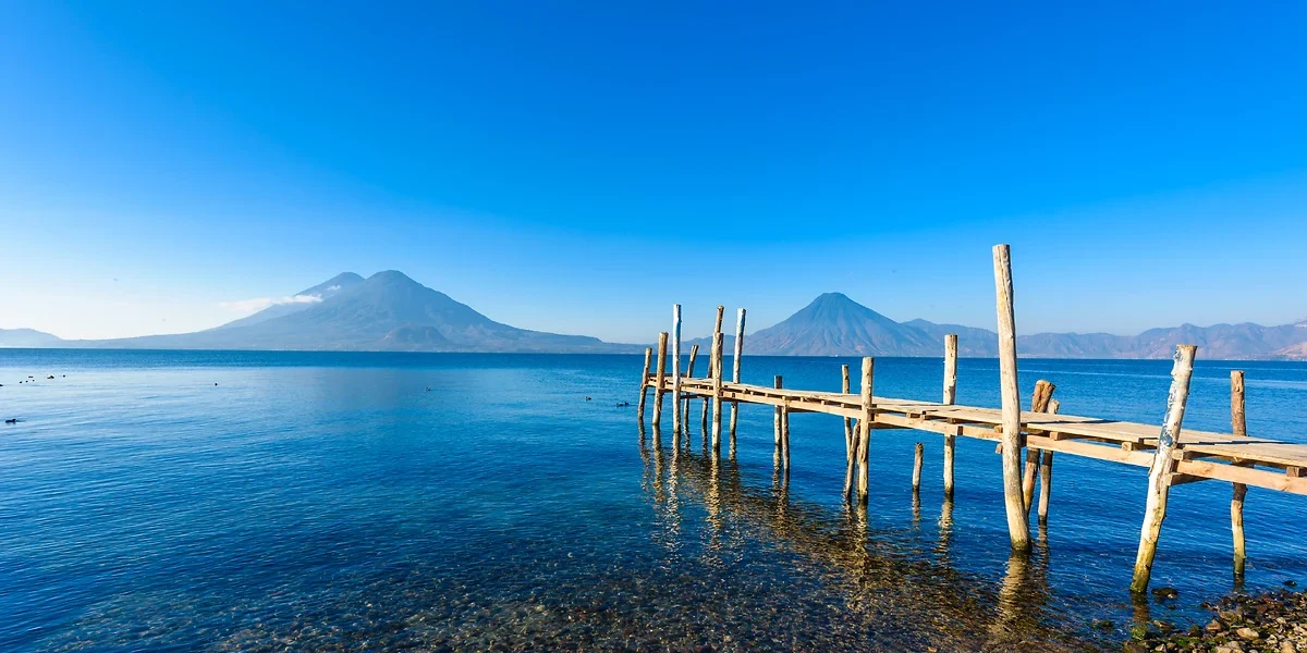 Ponton en bois sur le Lac Atitlán, Plage de Panajachel, Guatemala