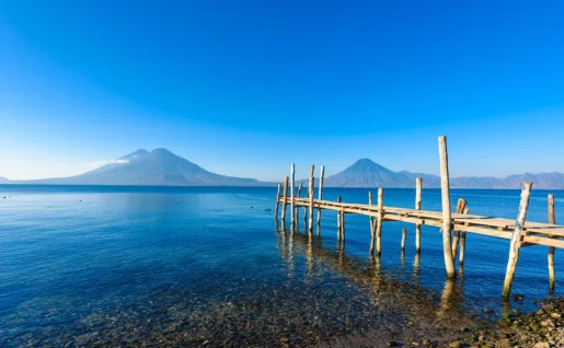 Ponton en bois sur le Lac Atitlán, Plage de Panajachel, Guatemala