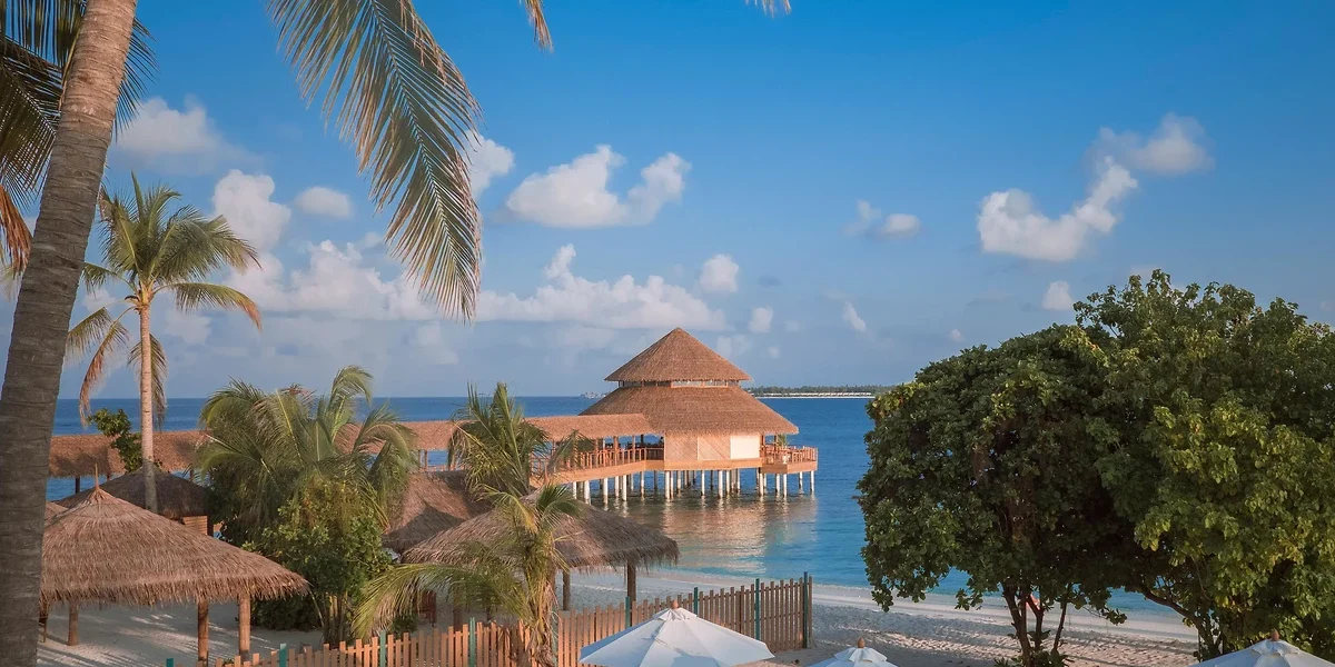 Vue extérieure de l'hôtel, Reethi Faru Resort, atoll de Raa, Maldives