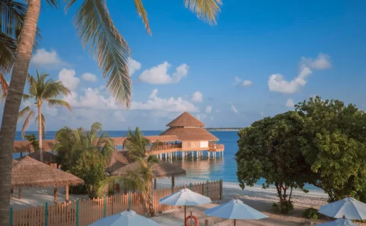 Vue extérieure de l'hôtel, Reethi Faru Resort, atoll de Raa, Maldives