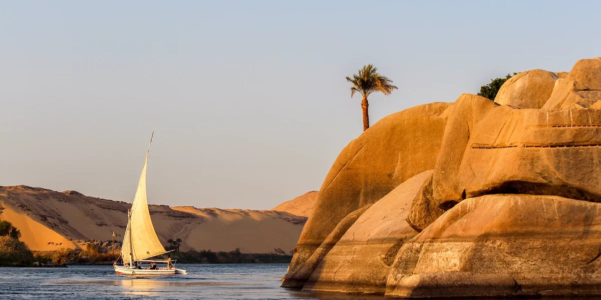 Voilier sur le Nil au coucher du soleil, Égypte