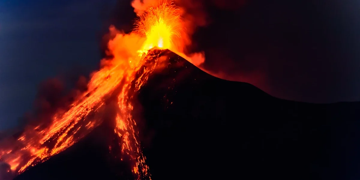 Volcan Fuego en éruption, Guatemala