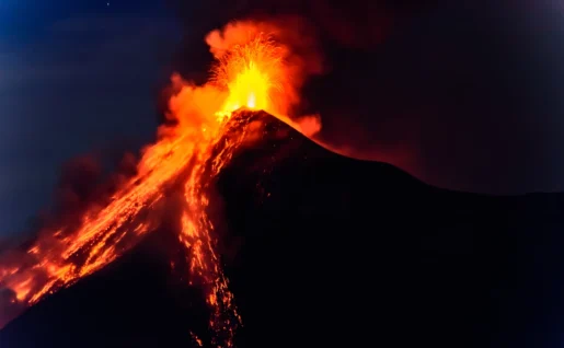Volcan Fuego en éruption, Guatemala