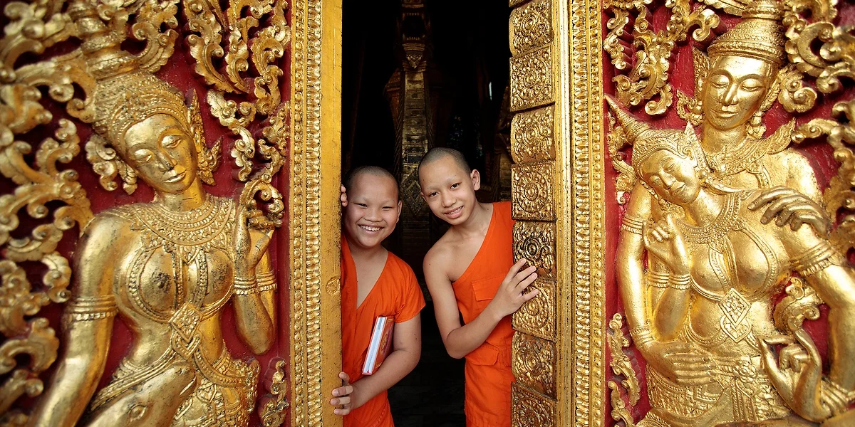 Moines au temple, Luang Prabang, Laos