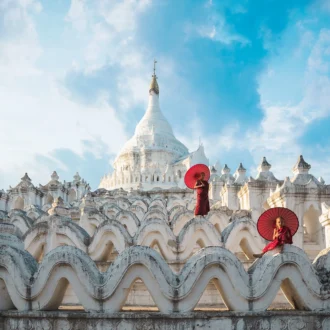 Jeunes moines, Mingun, Mandalay, Myanmar
