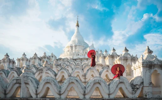 Jeunes moines, Mingun, Mandalay, Myanmar