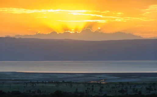 Coucher de soleil sur le lac Eyasi, Tanzanie