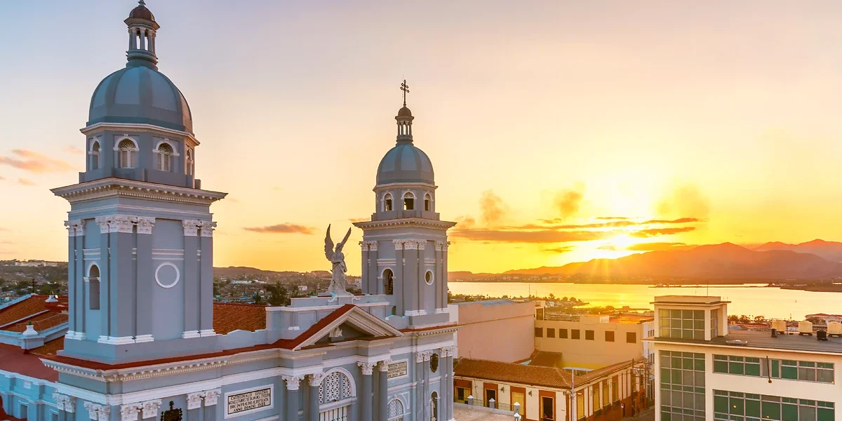 Cathédrale et baie, Santiago de Cuba, Cuba