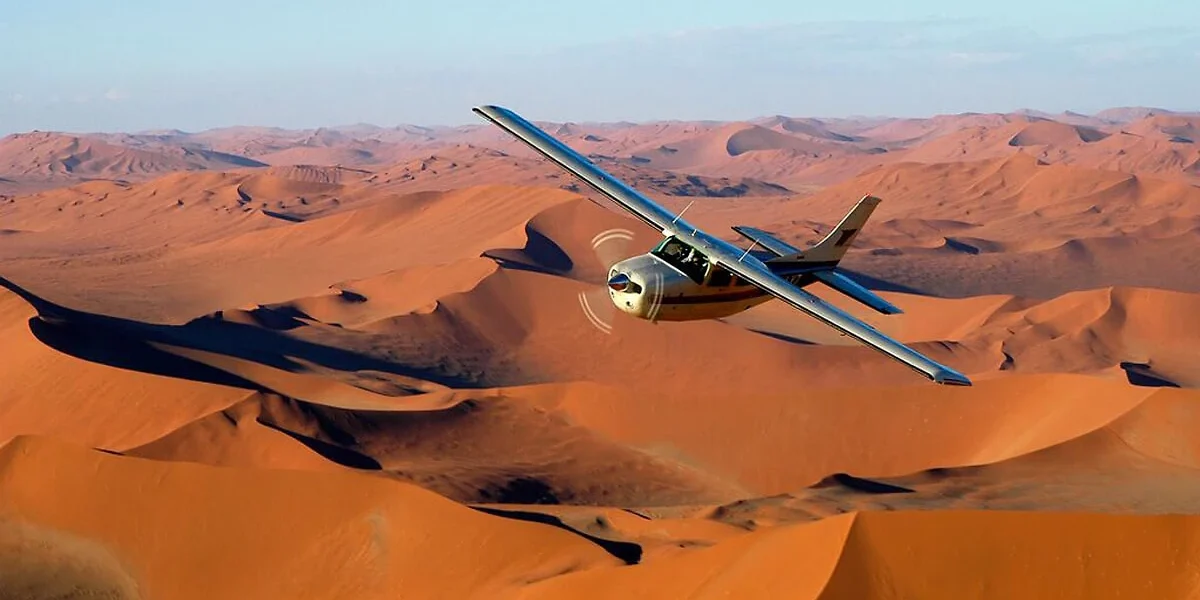 Envol sur les dunes de Sossuvlei, Namibie
