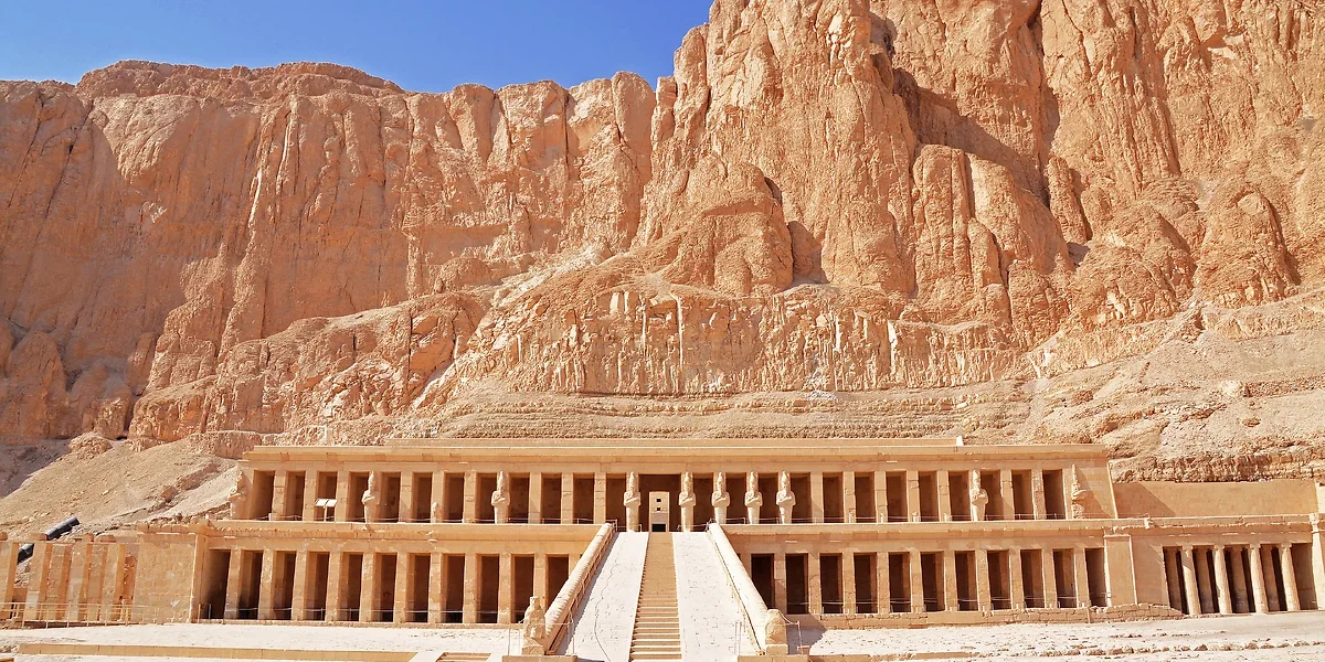 Entrée du temple d'Hatshepsout, Louxor, Égypte