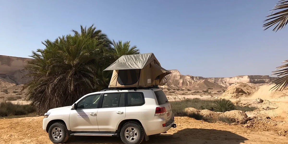 Voiture tente de toit, Oman