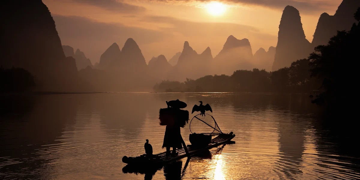 Pêche au cormorant sur la rivière Li, Guilin, Guangxi,Chine