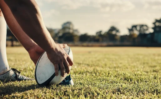 Ballon de rugby sur un terrain en Australie