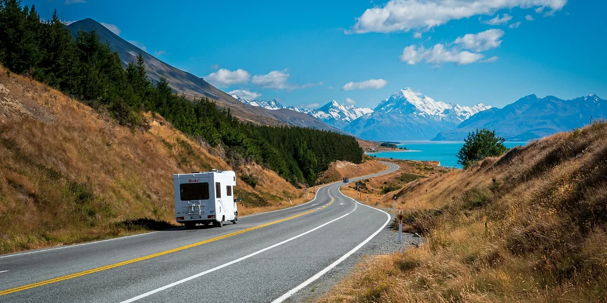Camping car sur la route de Mount Cook