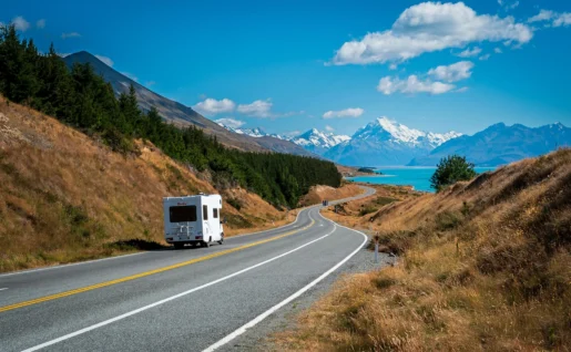 Camping car sur la route de Mount Cook