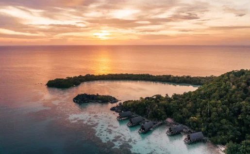 Vue aérienne de l'hôtel, Bawah Reserve, archipel de Riau, Indonésie