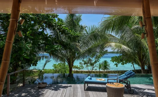 Terrasse et piscine privée, deluxe pool villa deux chambres, Bawah Reserve, archipel de Riau, Indonésie