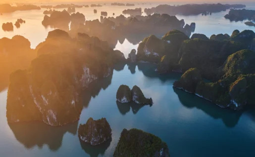 Vue aérienne de la baie d'Halong, Vietnam