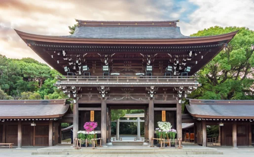 Porte principale du sanctuaire shintoïste Meiji à Shibuya, Tokyo, Japon