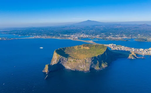 Lever de soleil sur Seongsan Ilchulbong, île de Jeju, Corée du Sud