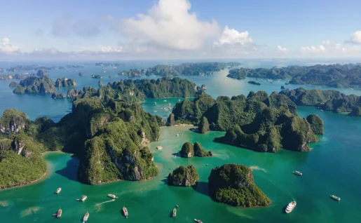 Vue aérienne de la baie d’Halong, Vietnam