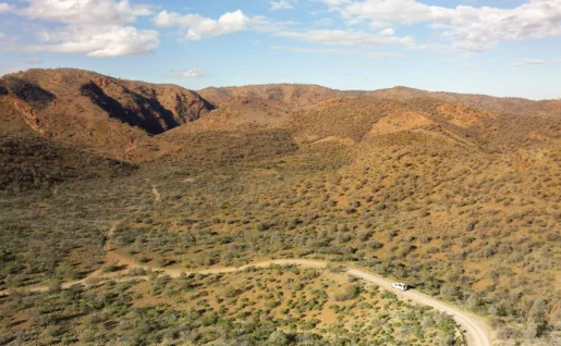 Vue aérienne d'une route sinueuse près d'Arkaroola, Flinders Ranges, Australie