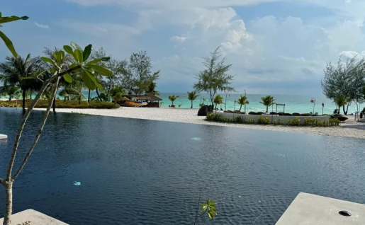 The Royal Sands, piscine, Koh Rong, Cambodge