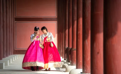 Jeunes femmes en Hanbok, Séoul, Corée du Sud