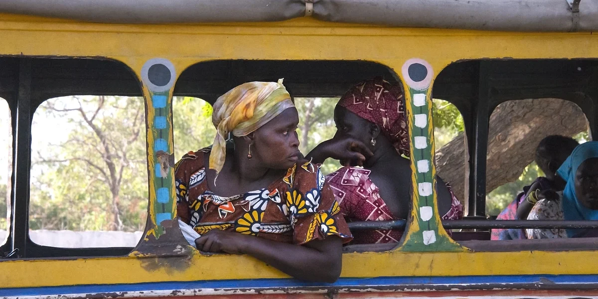 Femmes à bord d'un bus, Sénégal