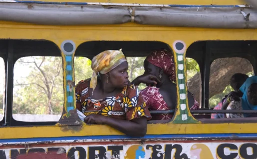 Femmes à bord d'un bus, Sénégal