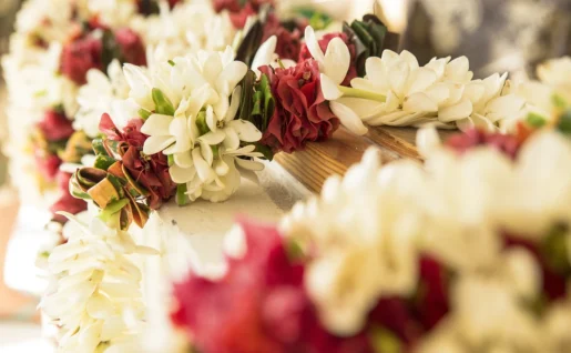 Collier de fleurs, Tikehau